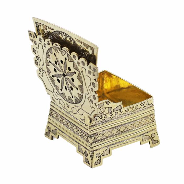 Salière-chaise avec une image sculptée de fleurs Ivan Alekseev Russie, Moscou, 1874 