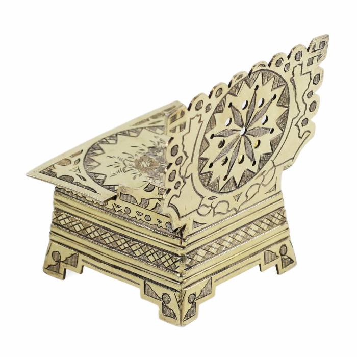 Salière-chaise avec une image sculptée de fleurs Ivan Alekseev Russie, Moscou, 1874 