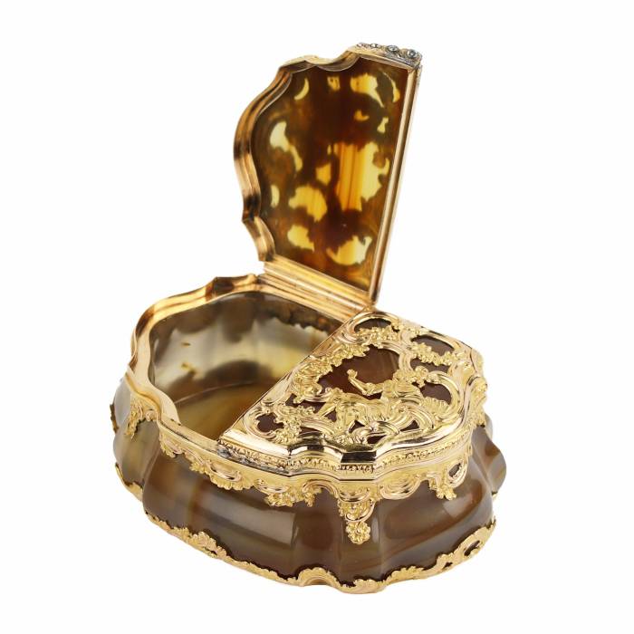 Agate Snuffbox with Two Compartments in a Gold Frame. Probably Dresden, circa 1760