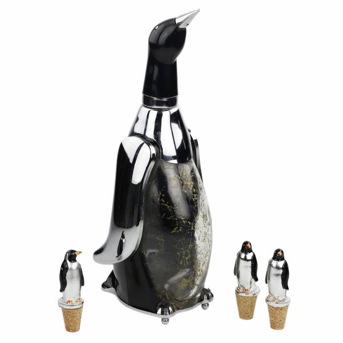 CARAFE EN FORME DE MANCHOT AVEC BOÎTE À MUSIQUE. JAPON. ANNÉES 1960