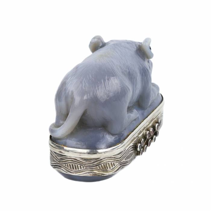 TABATIÈRE EN FORME DE SOURIS EN AGATE BANDE ET ARGENT. XIXe SIÈCLE