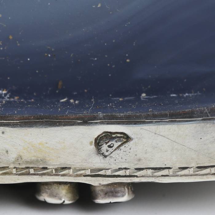 TABATIÈRE EN FORME DE SOURIS EN AGATE BANDE ET ARGENT. XIXe SIÈCLE