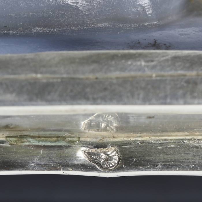 TABATIÈRE EN FORME DE SOURIS EN AGATE BANDE ET ARGENT. XIXe SIÈCLE