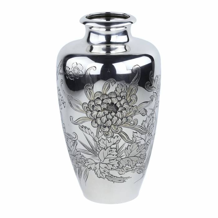 VASE EN ARGENT MITSUMURA À DÉCOR DE CHRYSANTHÈMES. JAPON, XXe SIÈCLE
