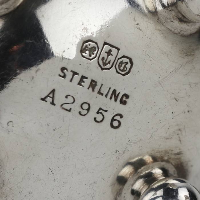 SUDRABA SĀLS TRAUCIŅŠ UZ TRIJĀM LODVEIDA KĀJIŅĀM GORHAM SILVER CO., ASV, XX GS.