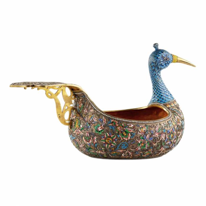 LARGE SILVER KOVSH IN THE RUSSIAN STYLE WITH CLOISONNÉ ENAMEL RUSSIA, MOSCOW, EARLY 20TH CENTURY
