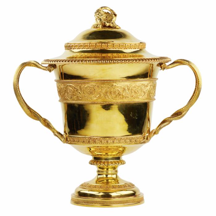 COUPE COUVERTE DE STYLE NÉOCLASSIQUE. ROBERT GARRARD II & EDWARD BURROWS. ANGLETERRE, PREMIER TIERS DU XIXe SIÈCLE