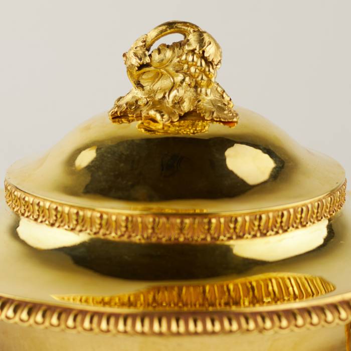COUPE COUVERTE DE STYLE NÉOCLASSIQUE. ROBERT GARRARD II & EDWARD BURROWS. ANGLETERRE, PREMIER TIERS DU XIXe SIÈCLE