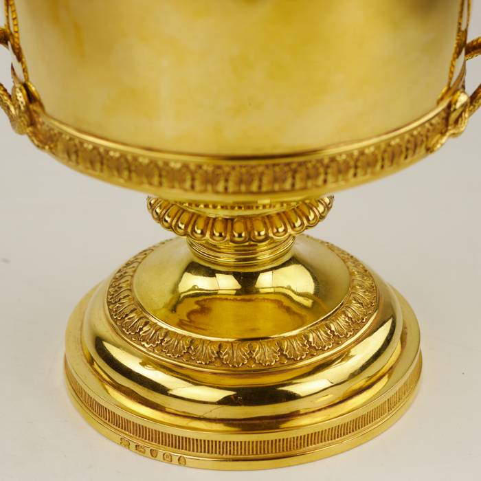 COUPE COUVERTE DE STYLE NÉOCLASSIQUE. ROBERT GARRARD II & EDWARD BURROWS. ANGLETERRE, PREMIER TIERS DU XIXe SIÈCLE