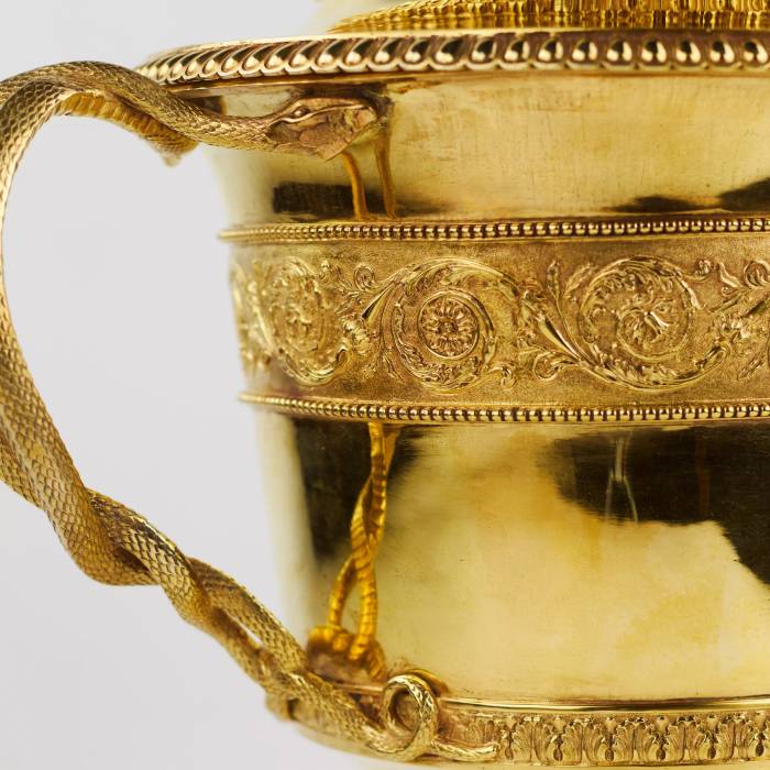 COUPE COUVERTE DE STYLE NÉOCLASSIQUE. ROBERT GARRARD II & EDWARD BURROWS. ANGLETERRE, PREMIER TIERS DU XIXe SIÈCLE