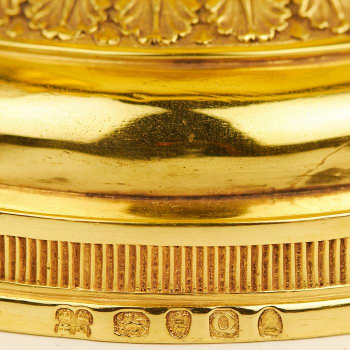 COUPE COUVERTE DE STYLE NÉOCLASSIQUE. ROBERT GARRARD II & EDWARD BURROWS. ANGLETERRE, PREMIER TIERS DU XIXe SIÈCLE