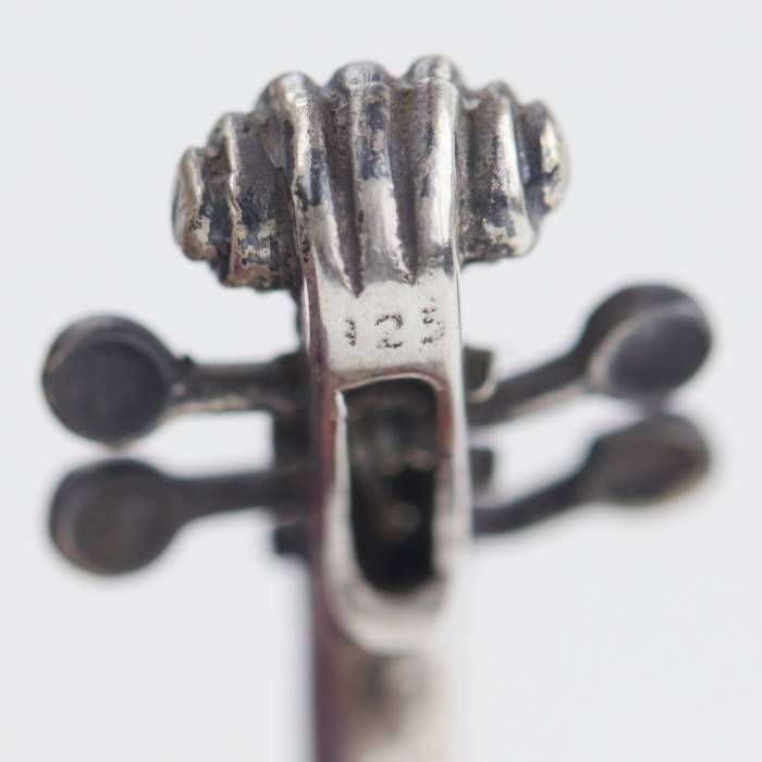 A MINIATURE SILVER VIOLIN IN A CASE, EUROPE, EARLY 20TH CENTURY 