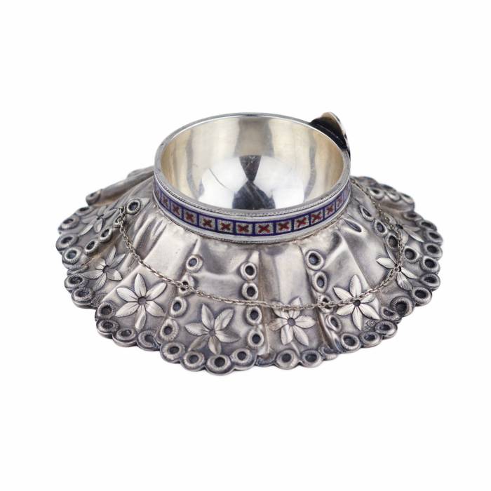 Salière de mariage pour karavaï avec émail en forme de nappe Maison Pavel Ovchinnikov, Moscou, 1875