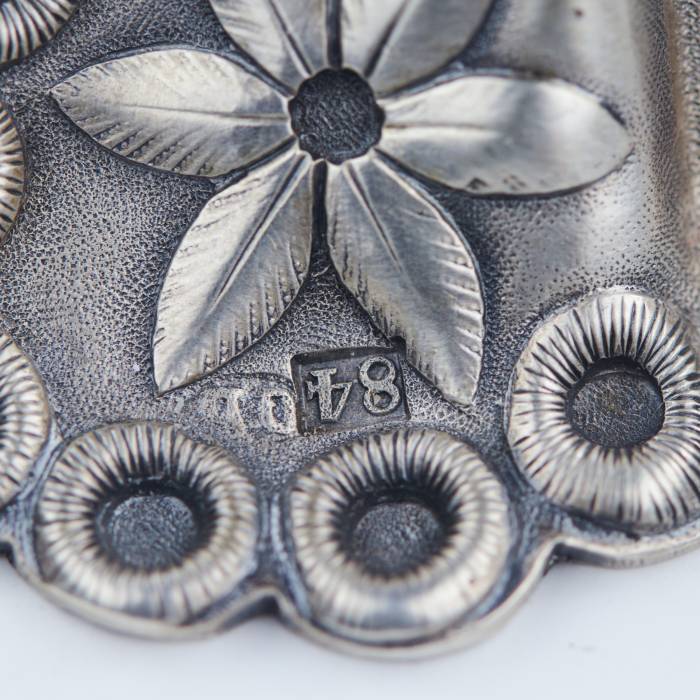 Salière de mariage pour karavaï avec émail en forme de nappe Maison Pavel Ovchinnikov, Moscou, 1875