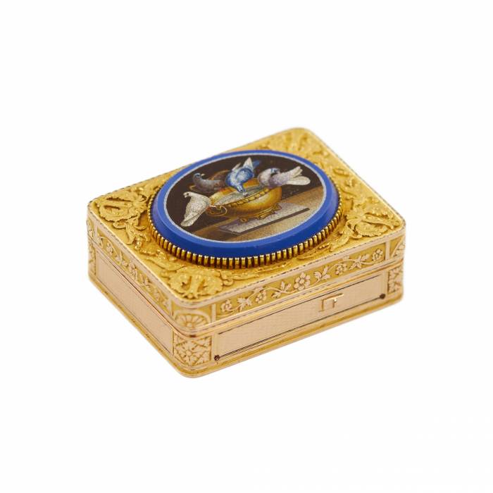 MUSICAL SNUFFBOX WITH MICROMOSAIC “PIGEONS OF PLINY” FRANCE, 1819–1838