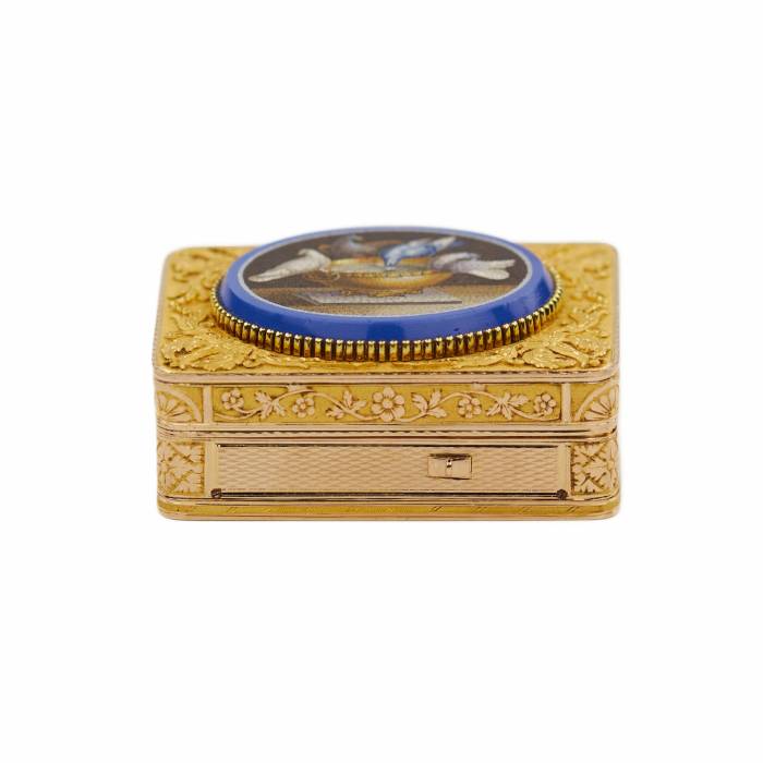 MUSICAL SNUFFBOX WITH MICROMOSAIC “PIGEONS OF PLINY” FRANCE, 1819–1838