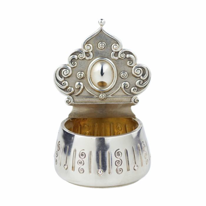 Sudraba kauss ar ažūra formas muguriņu kokošņika formā. Krievija, 19. gadsimta beigas 