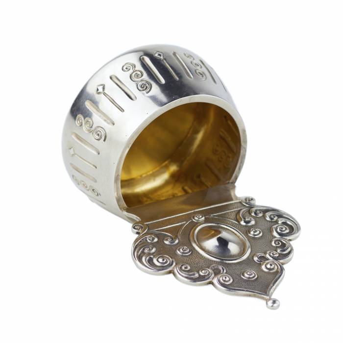 Sudraba kauss ar ažūra formas muguriņu kokošņika formā. Krievija, 19. gadsimta beigas 