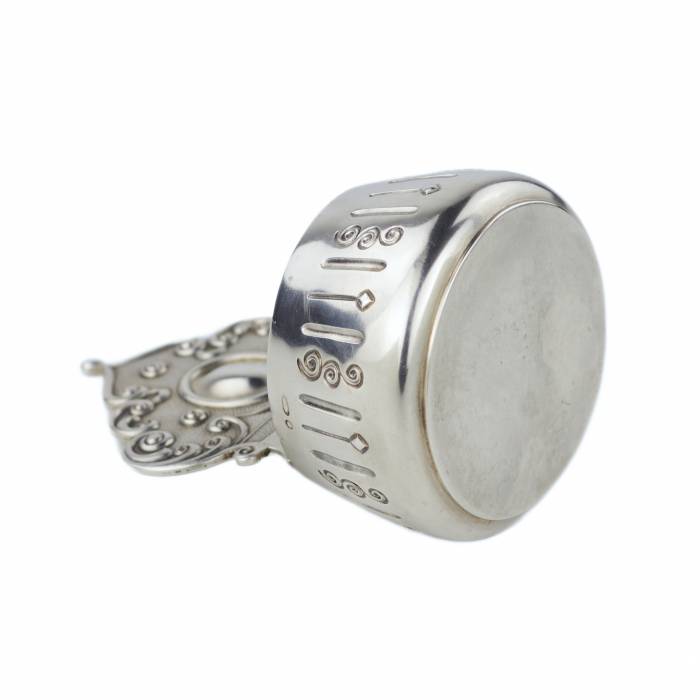 Sudraba kauss ar ažūra formas muguriņu kokošņika formā. Krievija, 19. gadsimta beigas 