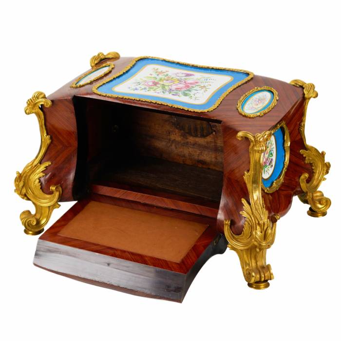 DESK JEWELRY CASKET WITH SÈVRES PORCELAIN PLAQUES FRANCE, FIRST HALF OF THE 19TH CENTURY, CIRCA 1830