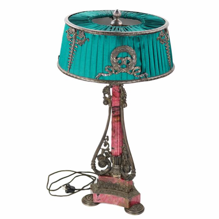 GRANDE LAMPE DE TABLE EN RHODONITE ET ARGENT. ATELIER NEDMIROV-KOLODKIN RUSSIE, MOSCOU, VERS 1890