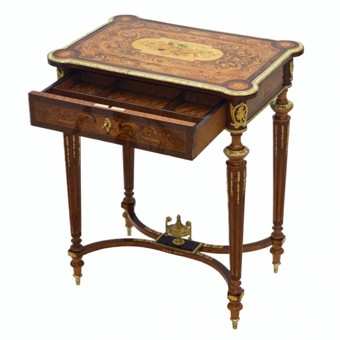 WRITING DESK WITH MARQUETRY AND GILT BRONZE MOUNTS  FRANCE, LATE 19TH CENTURY