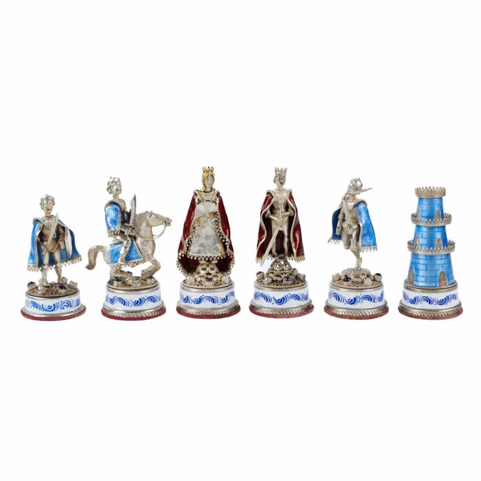 CHESS SET IN THE HISTORICIST STYLE WITH ENAMEL. MASTER A. KÖNIG  AUSTRIA-HUNGARY, EARLY 20TH CENTURY