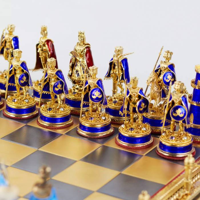 CHESS SET IN THE HISTORICIST STYLE WITH ENAMEL. MASTER A. KÖNIG  AUSTRIA-HUNGARY, EARLY 20TH CENTURY