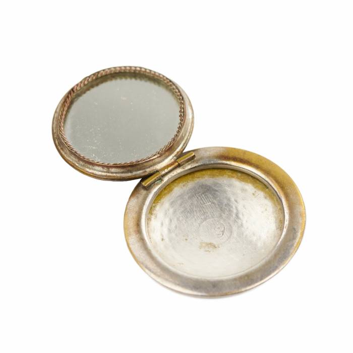 Miroir de dame orné d`un motif en émail. XXe siècle. 