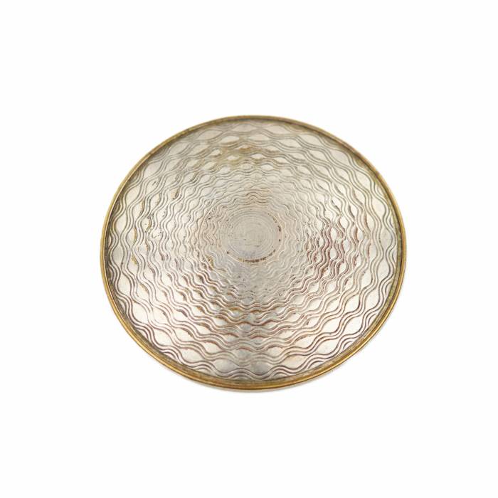 Miroir de dame orné d`un motif en émail. XXe siècle. 