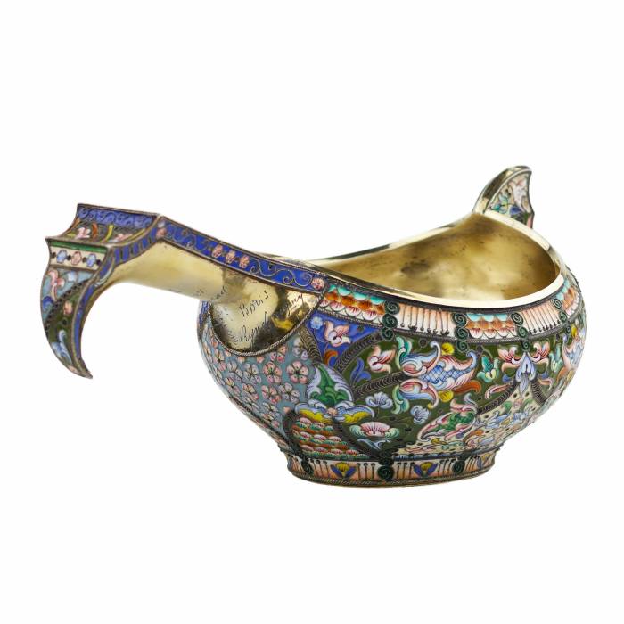 LARGE RUSSIAN SILVER KOVSH WITH CLOISONNÉ ENAMEL BY KONSTANTIN SKVORTSOV  RUSSIA, MOSCOW, 1908–1917