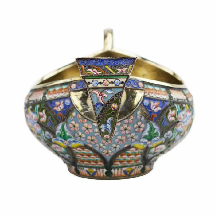 LARGE RUSSIAN SILVER KOVSH WITH CLOISONNÉ ENAMEL BY KONSTANTIN SKVORTSOV  RUSSIA, MOSCOW, 1908–1917