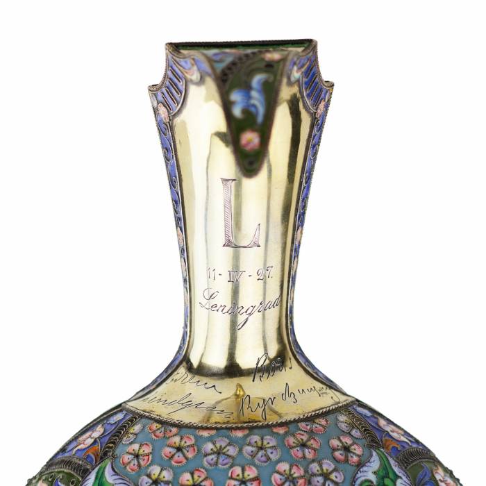 LARGE RUSSIAN SILVER KOVSH WITH CLOISONNÉ ENAMEL BY KONSTANTIN SKVORTSOV  RUSSIA, MOSCOW, 1908–1917