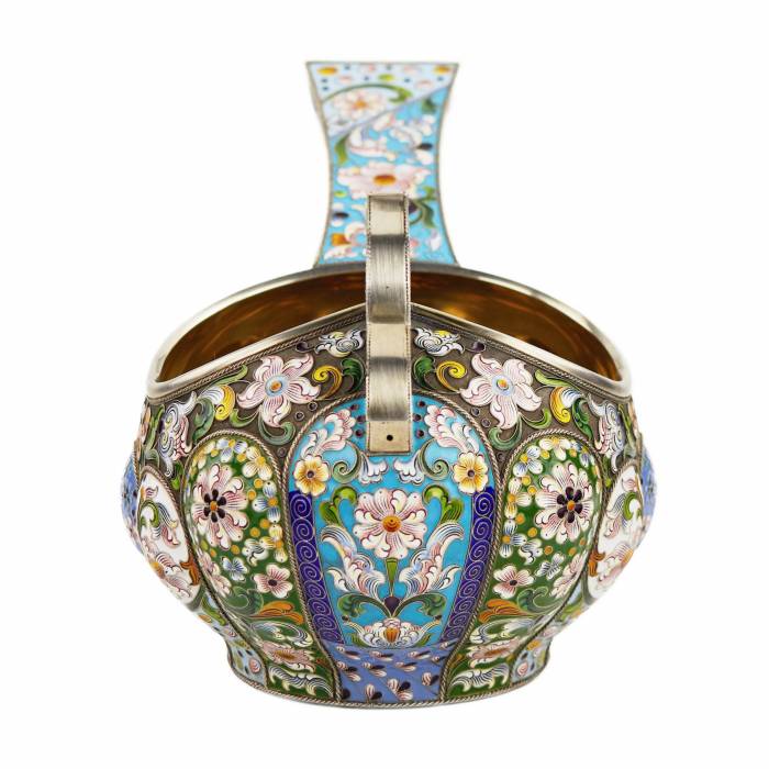 SILVER-GILT KOVSH WITH POLYCHROME ENAMELS. PAVEL OVTCHINNIKOV FIRM RUSSIA, MOSCOW, 1908–1917