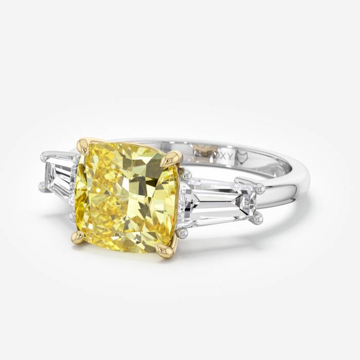 RING IN 18K GOLD WITH A CENTRAL FANCY VIVID YELLOW DIAMOND, CUSHION CUT 21ST CENTURY