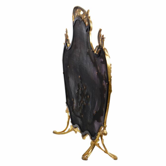 ЭКРАН ДЛЯ КАМИНА ИЗ ПОЗОЛОЧЕННОЙ БРОНЗЫ В СТИЛЕ ЛЮДОВИКА XV ФРАНЦИЯ, XIX ВЕК