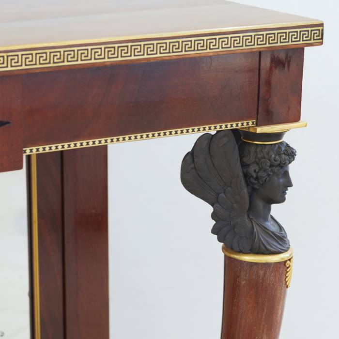 A PAIR OF RUSSIAN NEOCLASSICAL WALL CONSOLES ST PETERSBURG, LATE 19TH - EARLY 20TH CENTURY