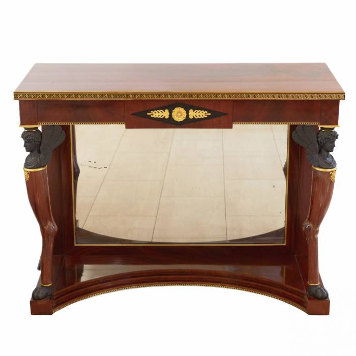 A PAIR OF RUSSIAN NEOCLASSICAL WALL CONSOLES ST PETERSBURG, LATE 19TH - EARLY 20TH CENTURY