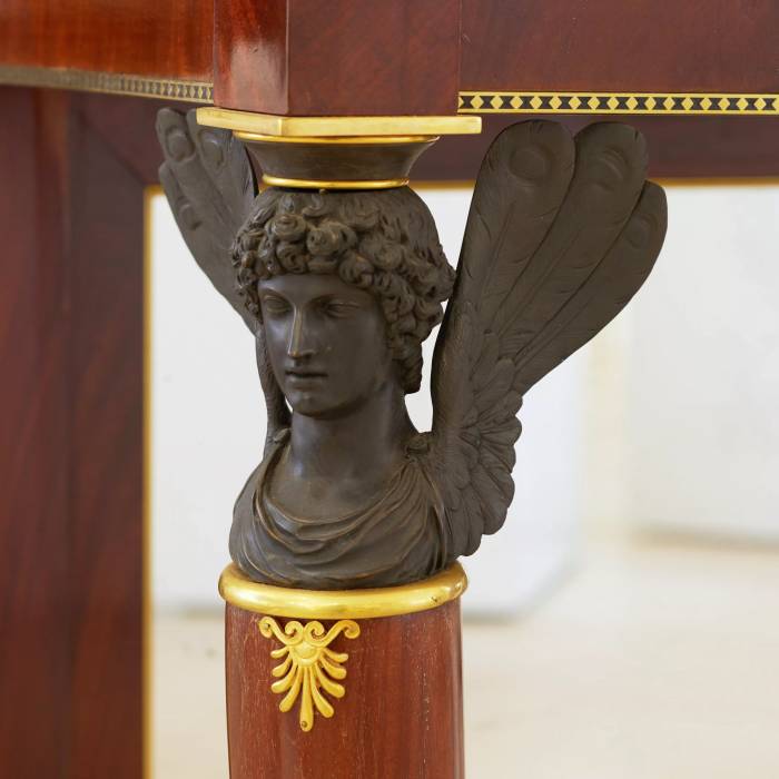 A PAIR OF RUSSIAN NEOCLASSICAL WALL CONSOLES ST PETERSBURG, LATE 19TH - EARLY 20TH CENTURY