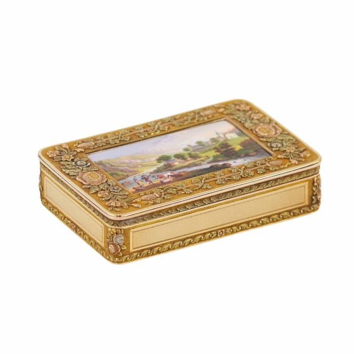 AN EXCEPTIONAL IMPERIAL RUSSIAN GOLD SNUFF BOX BY JOHANN WILHELM KEIBEL, ST PETERSBURG, 1822
