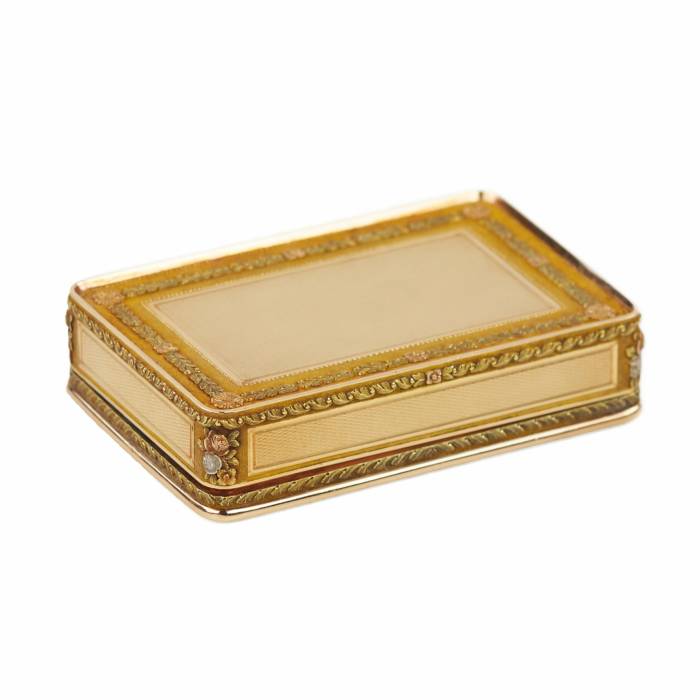AN EXCEPTIONAL IMPERIAL RUSSIAN GOLD SNUFF BOX BY JOHANN WILHELM KEIBEL, ST PETERSBURG, 1822