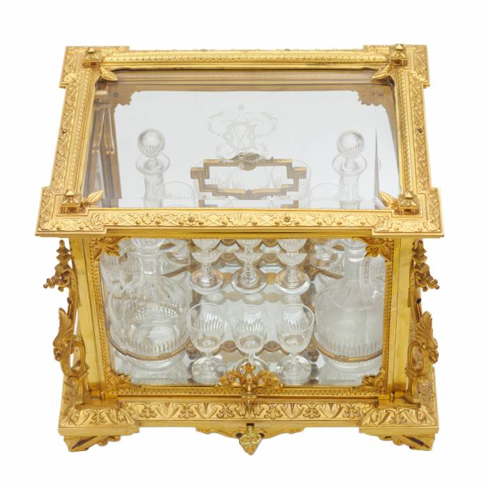 CABINET À LIQUEURS (CAVE À LIQUEURS) EN BRONZE DORÉ ET CRISTAL DANS LE STYLE NAPOLÉON III FRANCE, SECONDE MOITIÉ DU XIXᵉ SIÈCLE
