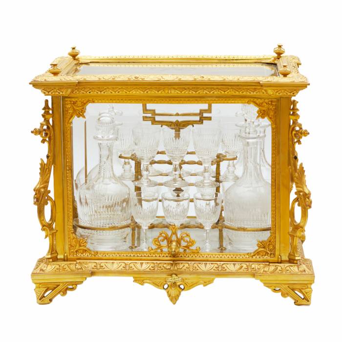 CABINET À LIQUEURS (CAVE À LIQUEURS) EN BRONZE DORÉ ET CRISTAL DANS LE STYLE NAPOLÉON III FRANCE, SECONDE MOITIÉ DU XIXᵉ SIÈCLE