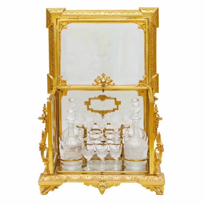 CABINET À LIQUEURS (CAVE À LIQUEURS) EN BRONZE DORÉ ET CRISTAL DANS LE STYLE NAPOLÉON III FRANCE, SECONDE MOITIÉ DU XIXᵉ SIÈCLE
