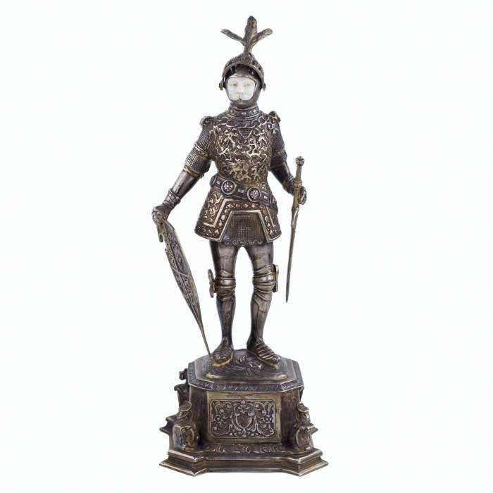 FIGURE DE CABINET DE CHEVALIER EN ARGENT ALLEMAGNE, HANAU, FIN DU XIXe - DÉBUT DU XXe SIÈCLE