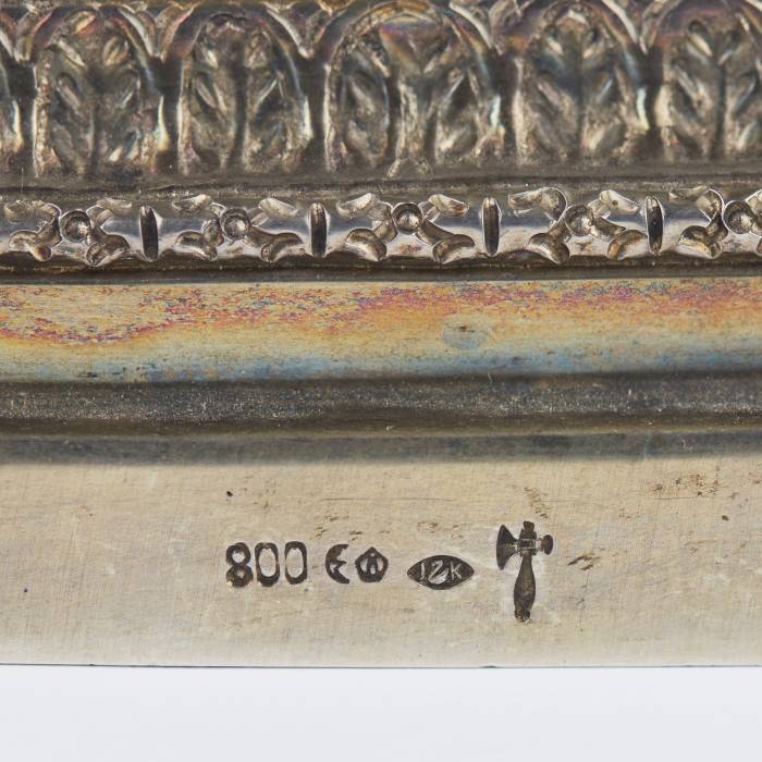 SUDRABA KABINETA FIGŪRA – BRUŅINIEKS. J. KURZ & CO. VĀCIJA, HANAU, 19. - 20. GADSIMTA MIJA