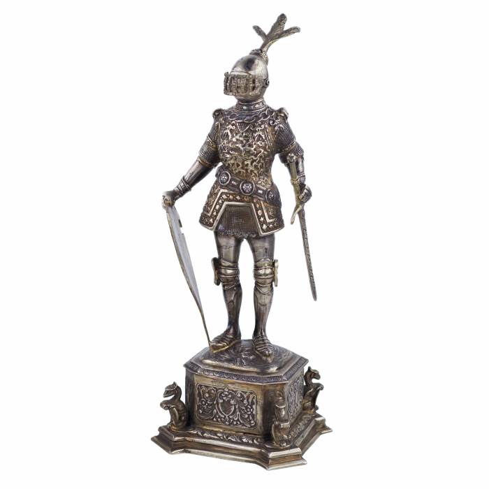 SILVER CABINET FIGURE OF A KNIGHT GERMANY, HANAU, LATE 19TH - EARLY 20TH CENTURY