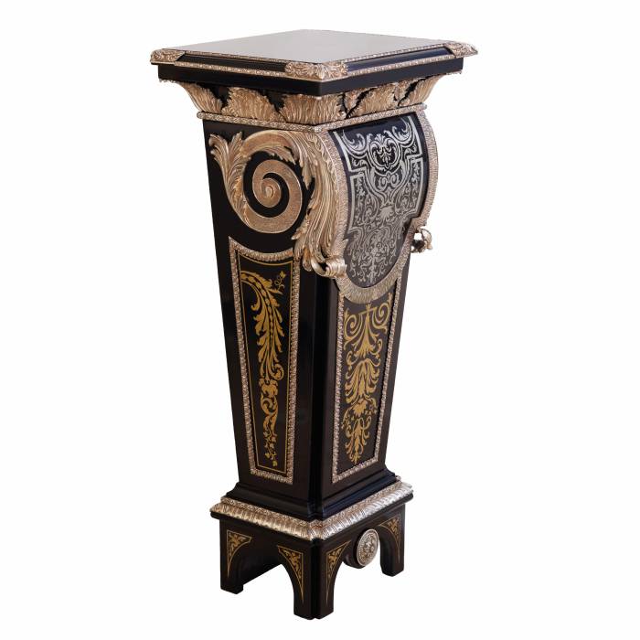 TROIS PIÉDESTAUX DE STYLE BOULLE, EXÉCUTÉS EN MARQUETERIE  FRANCE, XXᵉ SIÈCLE