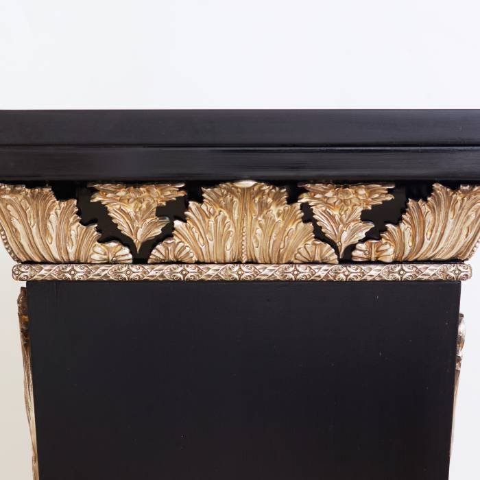 TROIS PIÉDESTAUX DE STYLE BOULLE, EXÉCUTÉS EN MARQUETERIE  FRANCE, XXᵉ SIÈCLE