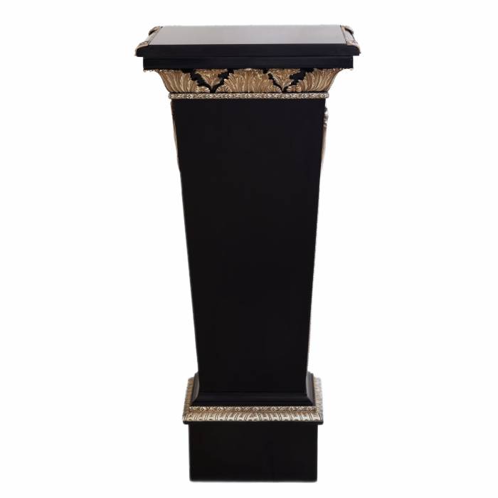TROIS PIÉDESTAUX DE STYLE BOULLE, EXÉCUTÉS EN MARQUETERIE  FRANCE, XXᵉ SIÈCLE